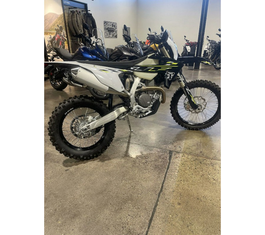 2026 Triumph TF 450-E Jet BlackPure White