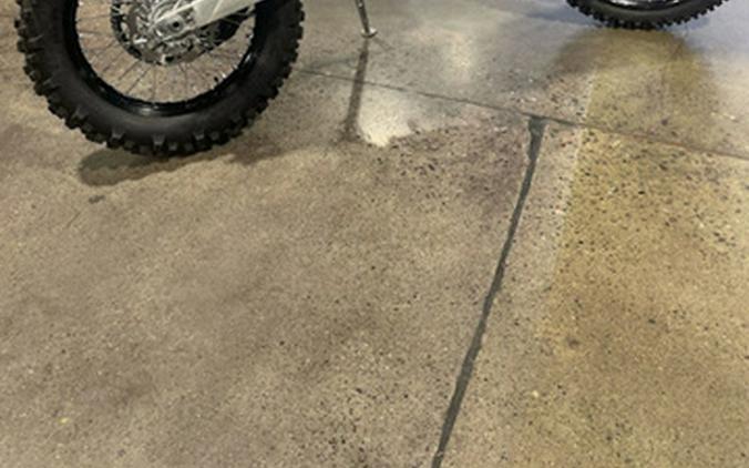 2026 Triumph TF 450-E Jet BlackPure White