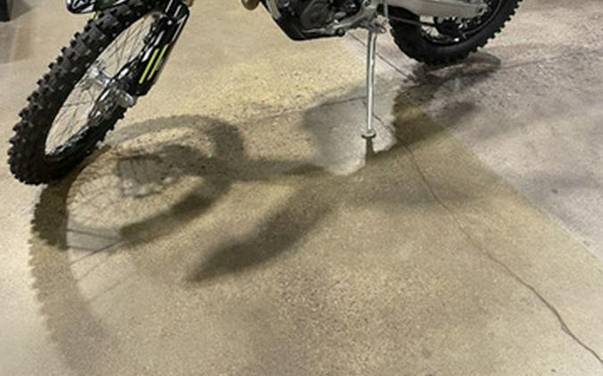 2026 Triumph TF 450-E Jet BlackPure White