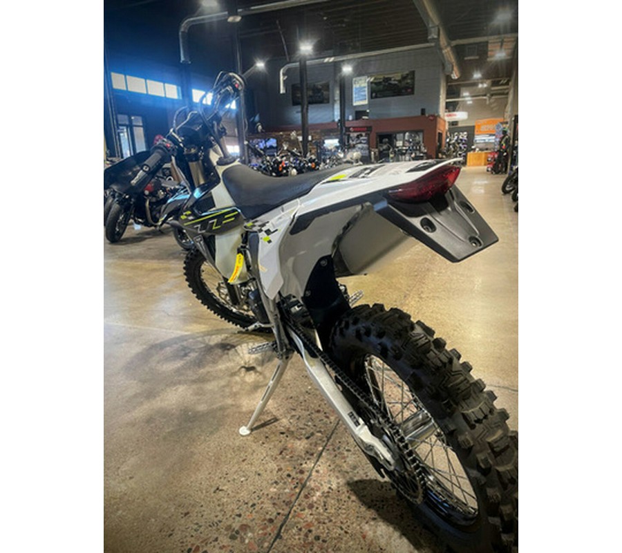 2026 Triumph TF 450-E Jet BlackPure White