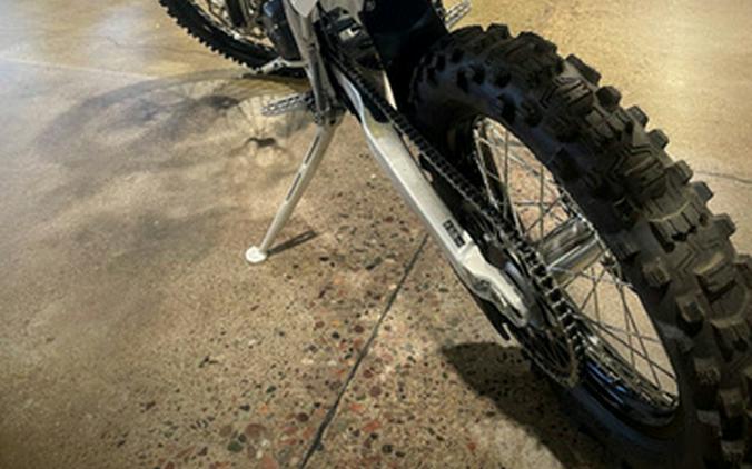 2026 Triumph TF 450-E Jet BlackPure White