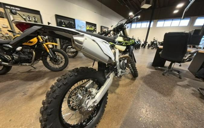 2026 Triumph TF 450-E Jet BlackPure White