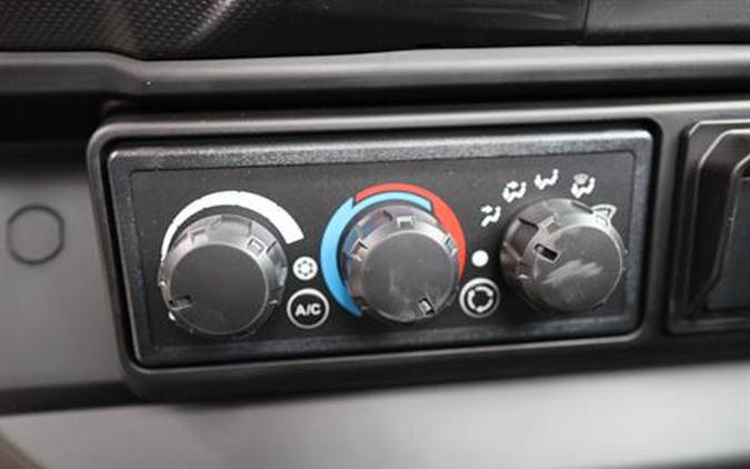 2026 Can-Am Defender XT CAB HD11