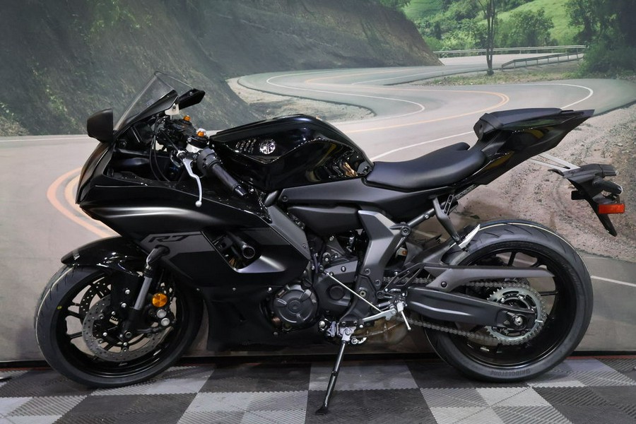 2025 Yamaha YZF-R7