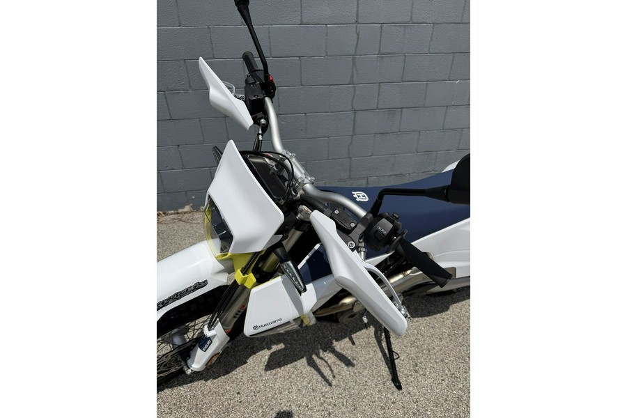 2027 701 Enduro - Husqvarna Motorcycles