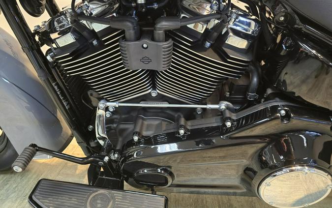 2026 Harley-Davidson® Heritage Classic Dark Billiard Gray Black Cast Wheels FLHC