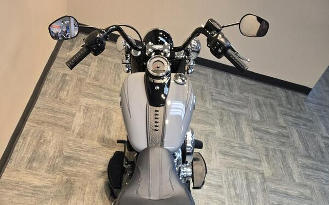 2026 Harley-Davidson® Heritage Classic Dark Billiard Gray Black Cast Wheels FLHC