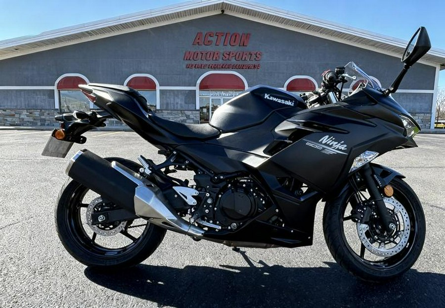 2026 Kawasaki Ninja® 500 ABS Metallic Flat Spark Black