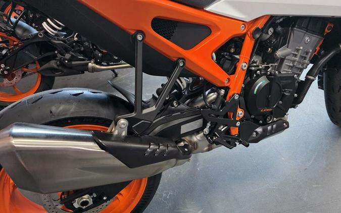 2026 KTM Duke 990 R