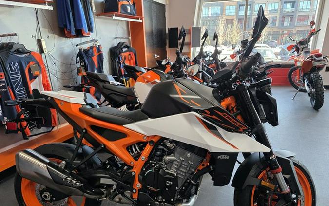 2026 KTM Duke 990 R