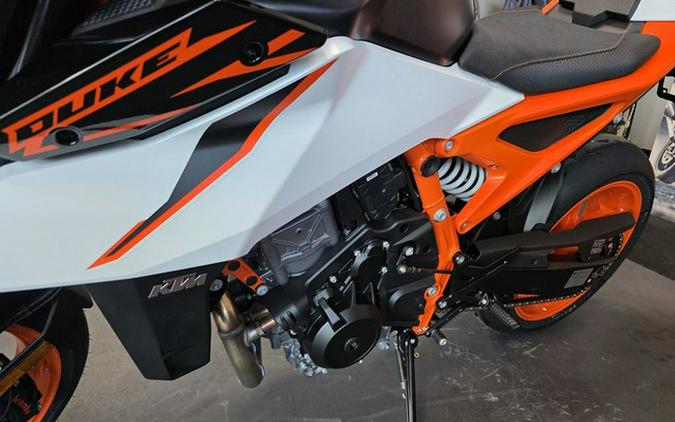 2026 KTM Duke 990 R