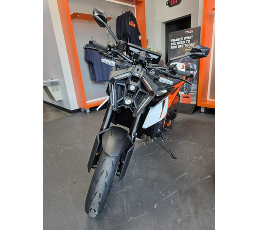 2026 KTM Duke 990 R