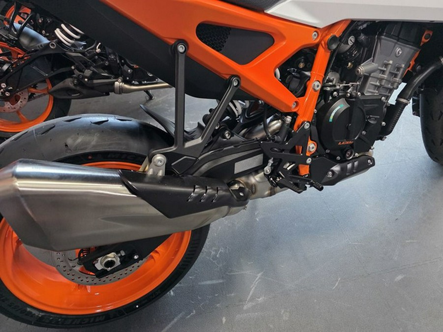 2026 KTM Duke 990 R