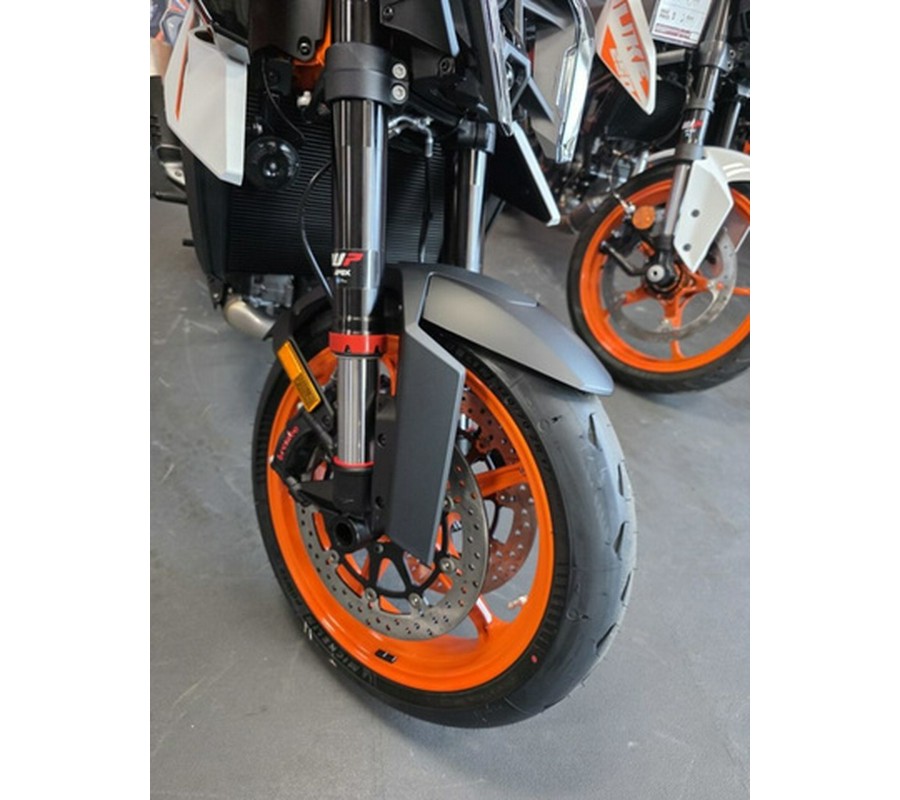 2026 KTM Duke 990 R