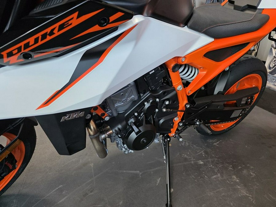 2026 KTM Duke 990 R