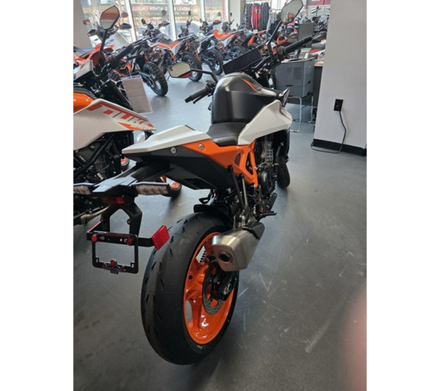 2026 KTM Duke 990 R
