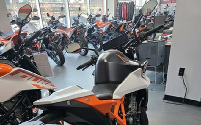 2026 KTM Duke 990 R