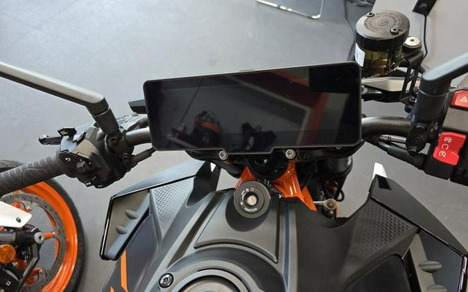 2026 KTM Duke 990 R