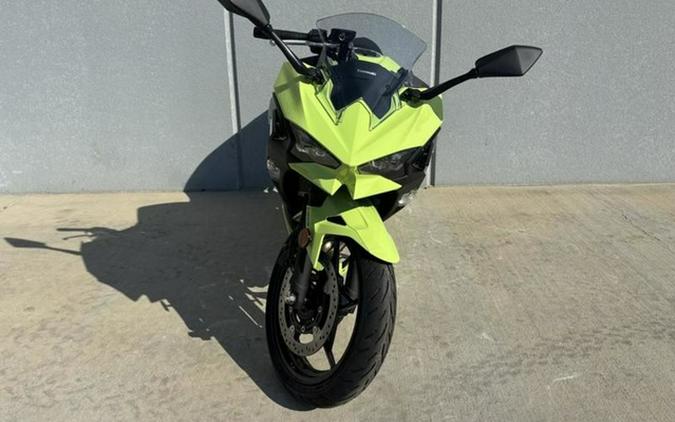 2026 Kawasaki Ninja 500 ABS Metallic Yellowish Green/Ebony SE ABS