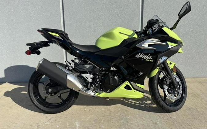 2026 Kawasaki Ninja 500 ABS Metallic Yellowish Green/Ebony SE ABS