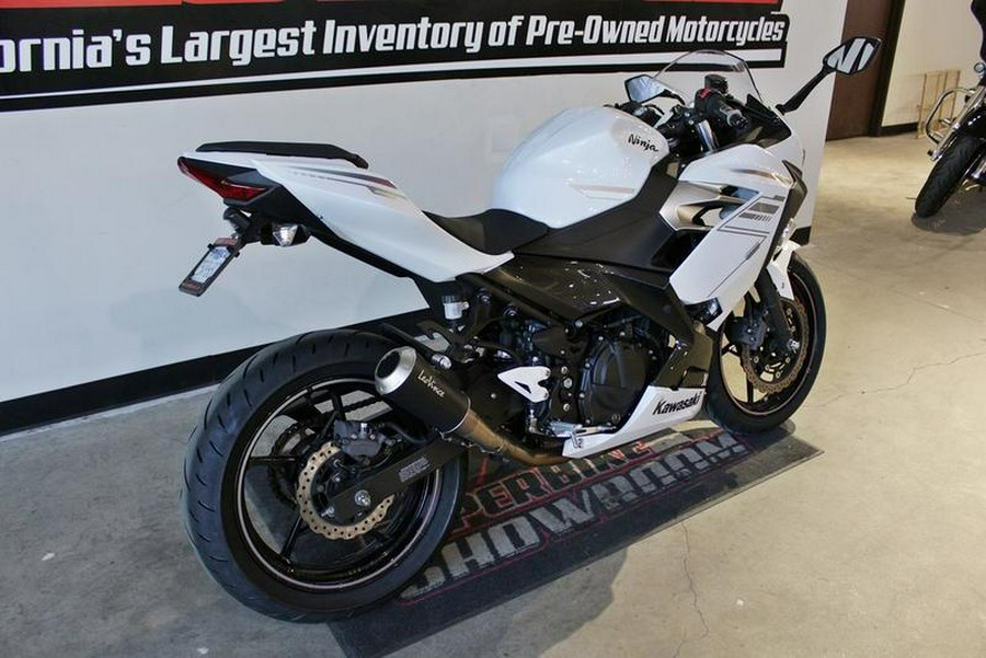 2023 Kawasaki Ninja® 400 Pearl Blizzard White/Metallic Carbon Gray