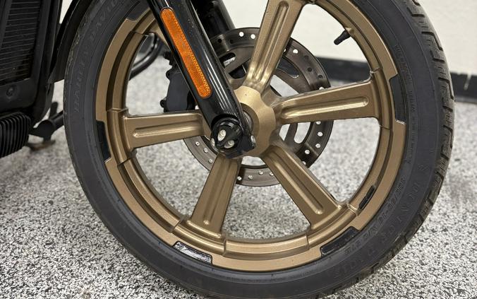 2018 Harley-Davidson® Softail Street Bob® - UO9650