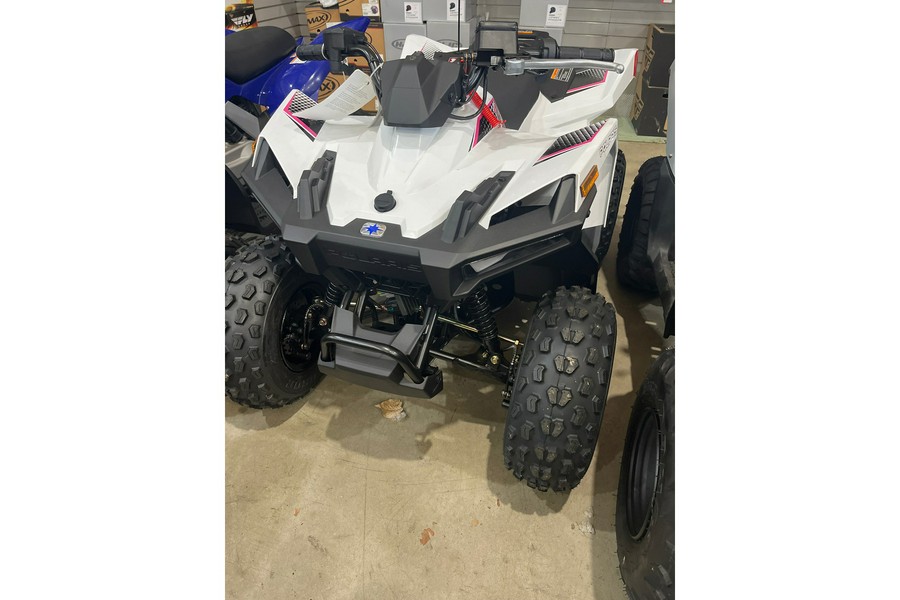 2023 Polaris Industries Outlaw 70 EFI White/Pink