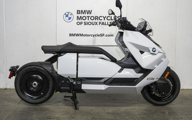 2023 BMW CE 04 Review [Urban Electric Commuter Scooter]