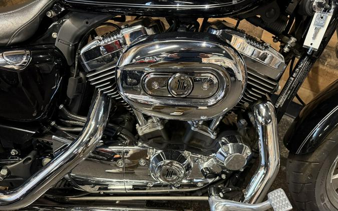 2011 Sportster 1200 Custom Vivid Black XL1200C