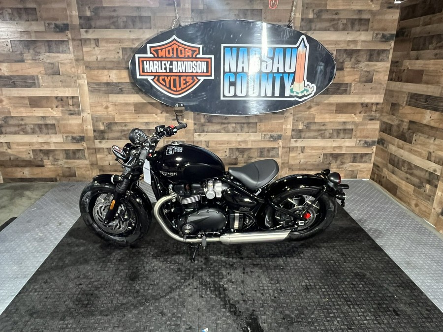 2025 Triumph Bonneville Bobber - Jet Black