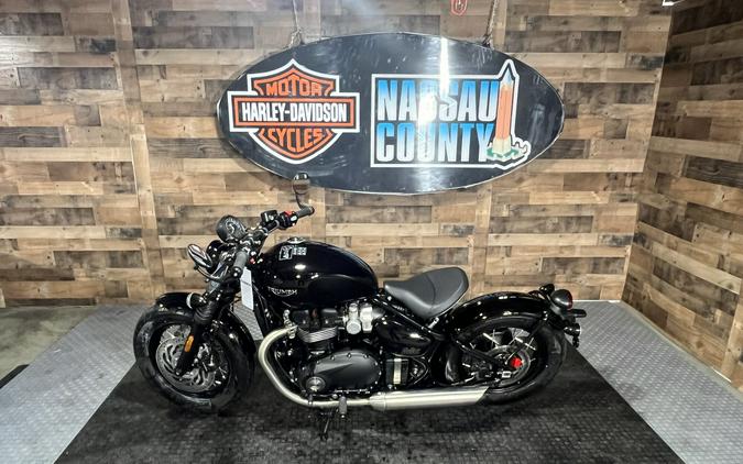 2025 Triumph Bonneville Bobber - Jet Black