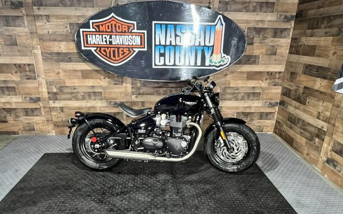 2025 Triumph Bonneville Bobber - Jet Black