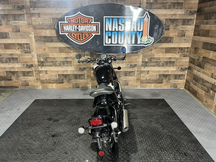 2025 Triumph Bonneville Bobber - Jet Black
