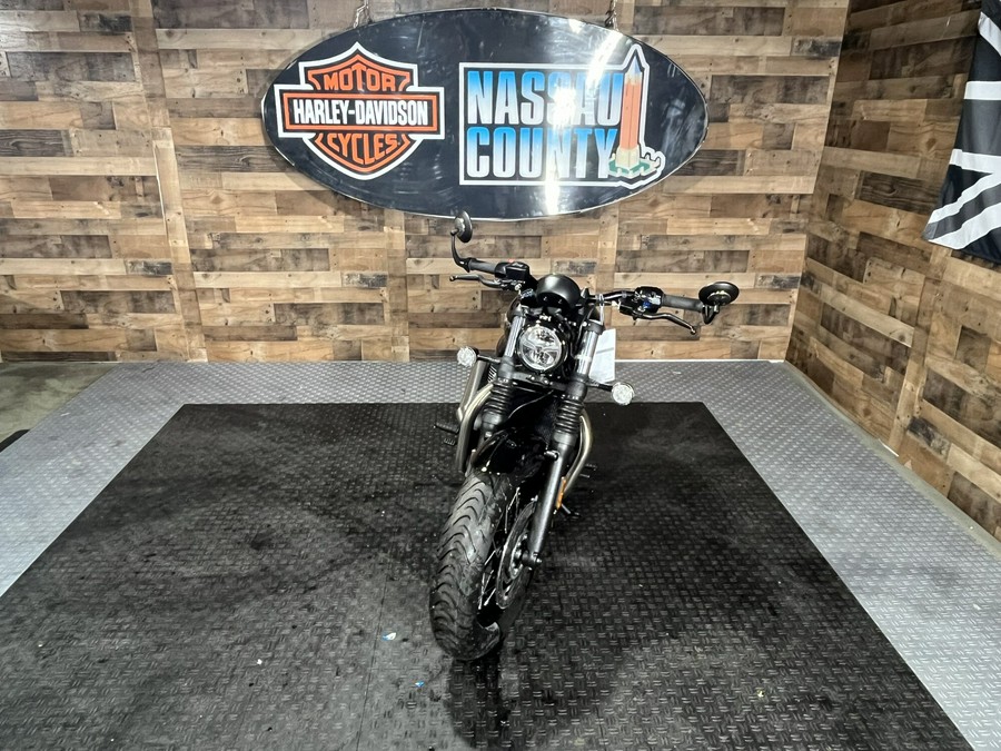 2025 Triumph Bonneville Bobber - Jet Black