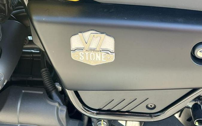 2022 Moto Guzzi V7 Stone E5