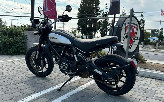 2022 Ducati Scrambler Icon Dark