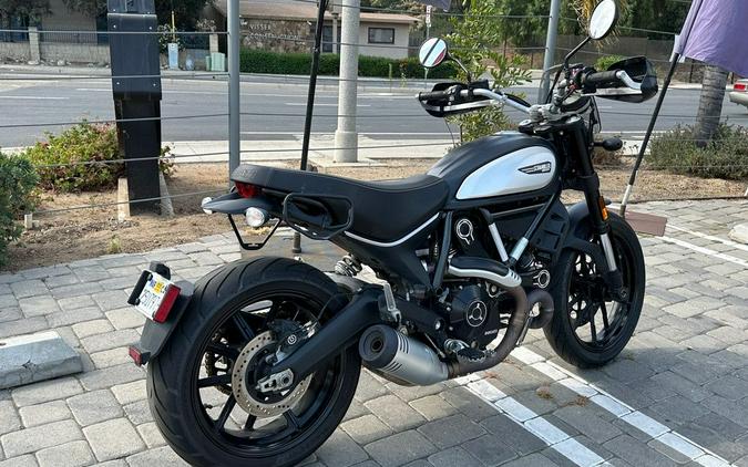 2022 Ducati Scrambler Icon Dark