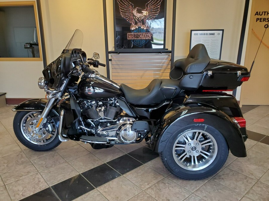 2024 Harley-Davidson Tri Glide Ultra Vivid Black