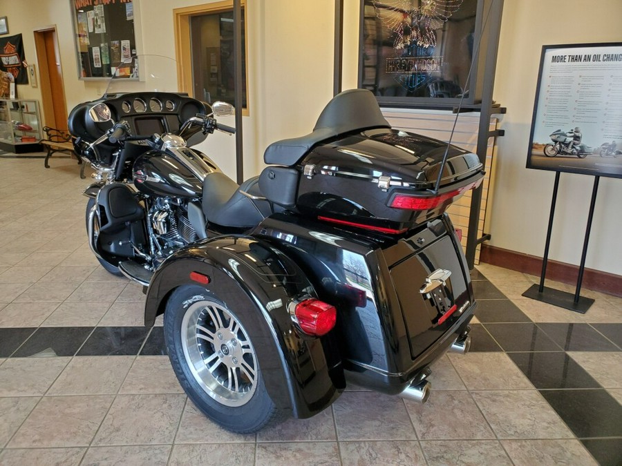 2024 Harley-Davidson Tri Glide Ultra Vivid Black