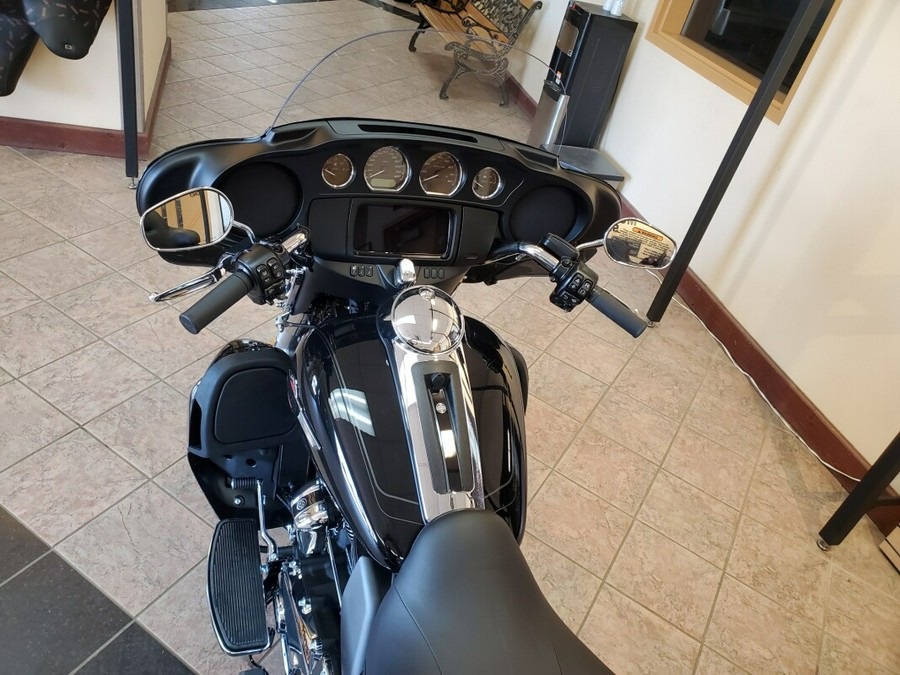 2024 Harley-Davidson Tri Glide Ultra Vivid Black