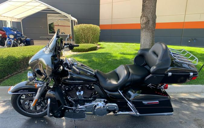 2017 Harley-Davidson Ultra Limited Black Quartz