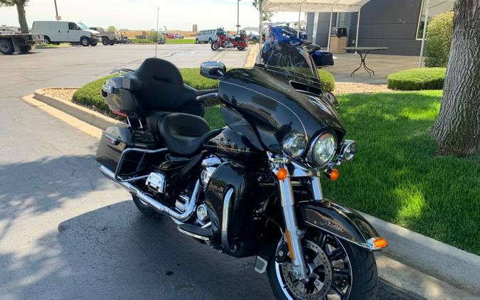 2017 Harley-Davidson Ultra Limited Black Quartz