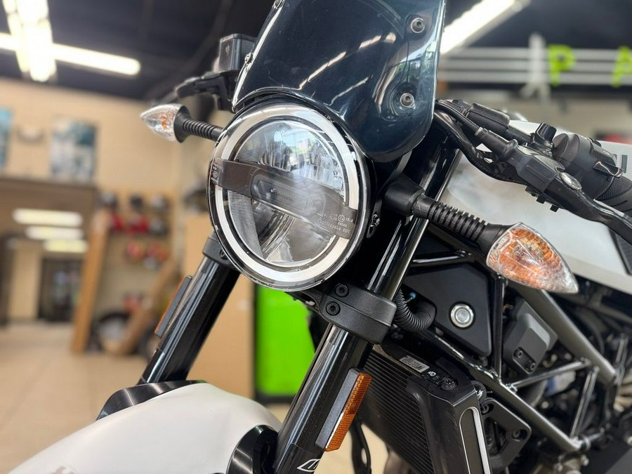 2022 Husqvarna® Svartpilen 401