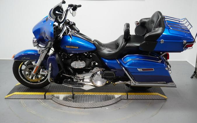 2017 Harley-Davidson® Ultra Limited Custom Colour Bonneville Blue/Fathom Blue