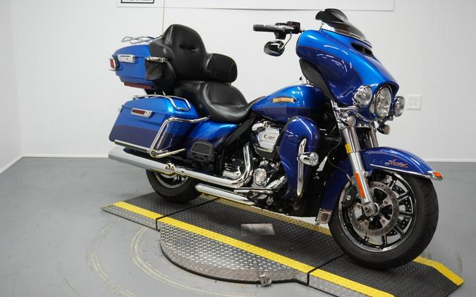 2017 Harley-Davidson® Ultra Limited Custom Colour Bonneville Blue/Fathom Blue