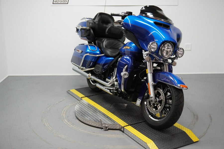 2017 Harley-Davidson® Ultra Limited Custom Colour Bonneville Blue/Fathom Blue