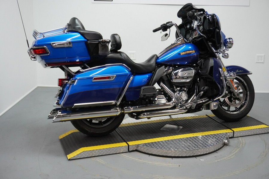 2017 Harley-Davidson® Ultra Limited Custom Colour Bonneville Blue/Fathom Blue