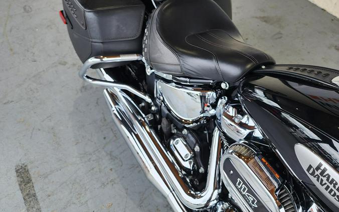 2022 Harley-Davidson Heritage Classic 114 Vivid Black (Chrome Finish w/ Laced Wheels)