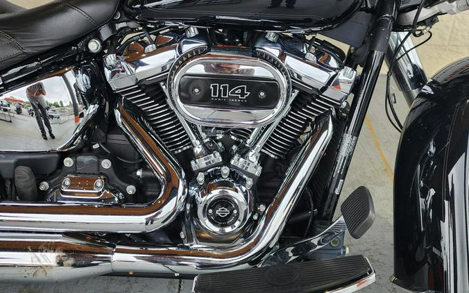 2022 Harley-Davidson Heritage Classic 114 Vivid Black (Chrome Finish w/ Laced Wheels)