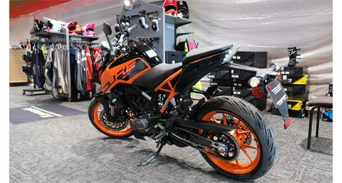 2020 KTM 200 Duke Review: Urban Motorcycle (15 Fast Facts)